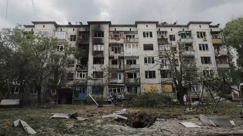 “Huyen dejando todo”: Ucrania mostró cómo quedan los pueblos liberados de la ocupación rusa en la contraofensiva