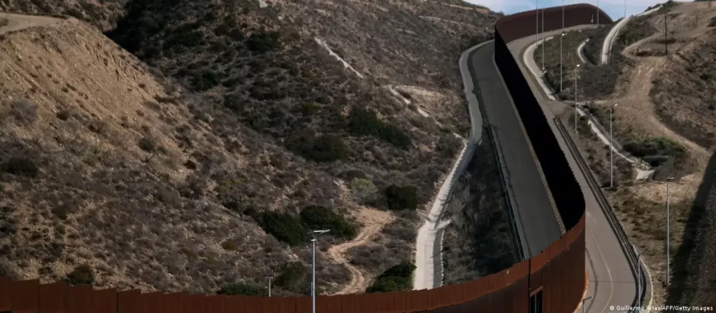 Estados Unidos ampliará el muro fronterizo con México
