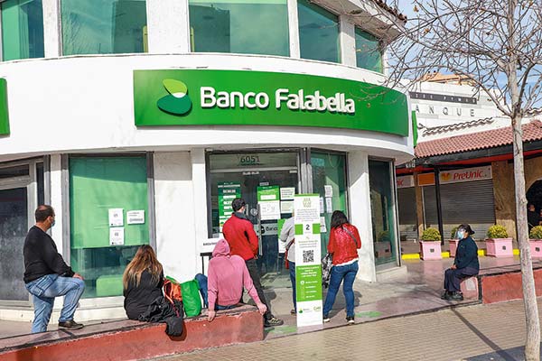 Negocio de cuentas corrientes crece más de 20% y supera los 8,2 millones: Banco Falabella sobrepasó a Banco Santander