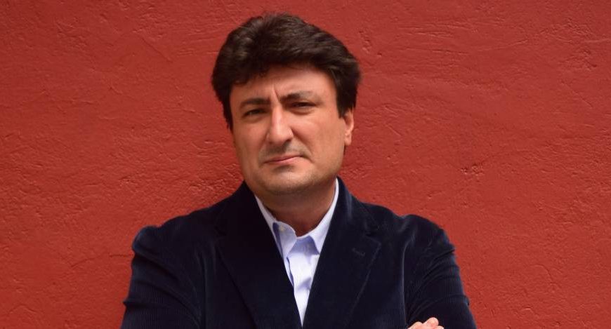 Mario Amorós, biógrafo de Salvador Allende: “Hay una batalla por la memoria” en Chile